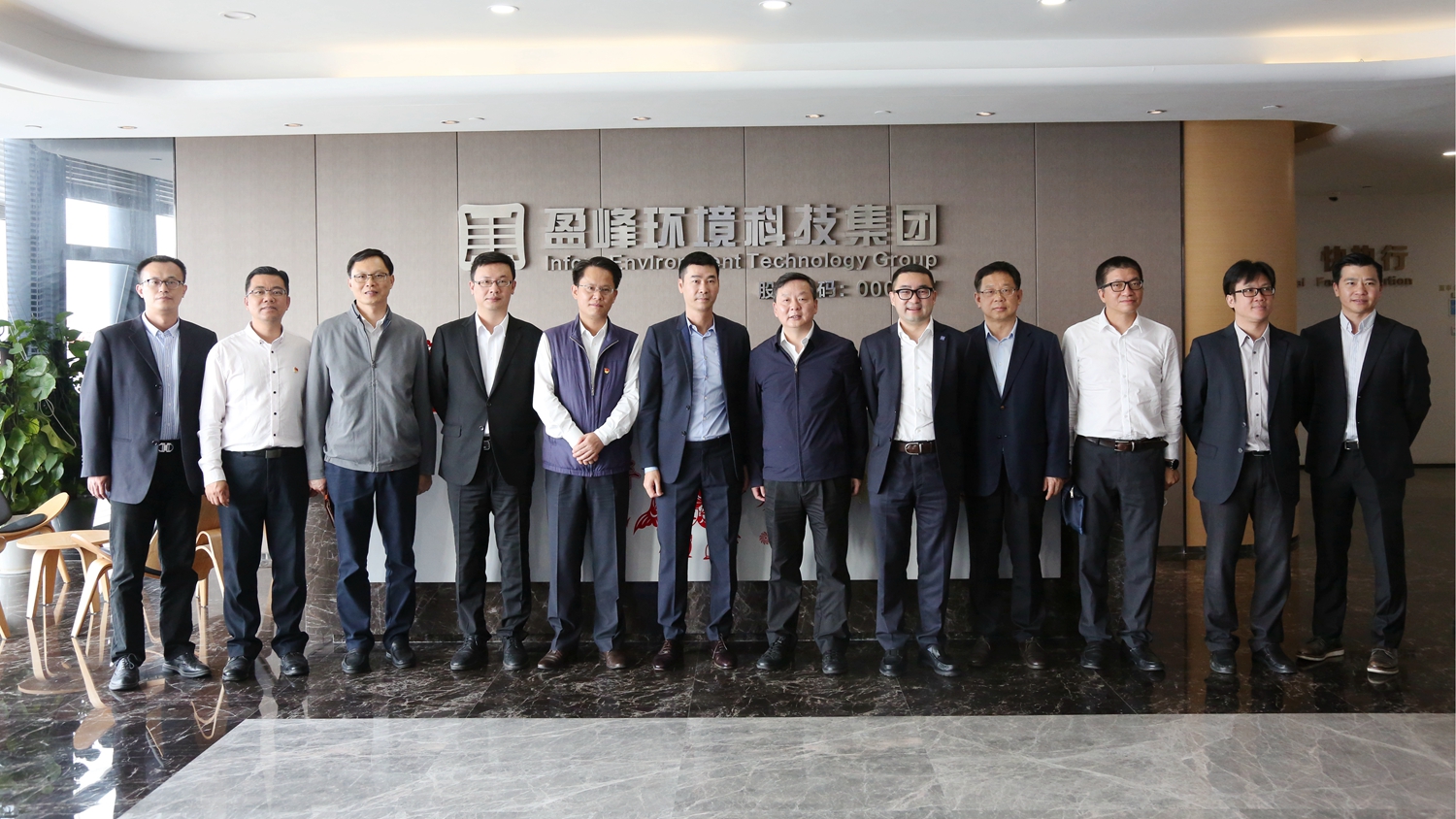 佛山市委副书记、市长朱伟一行莅临YABO鸭脖环境调研指导