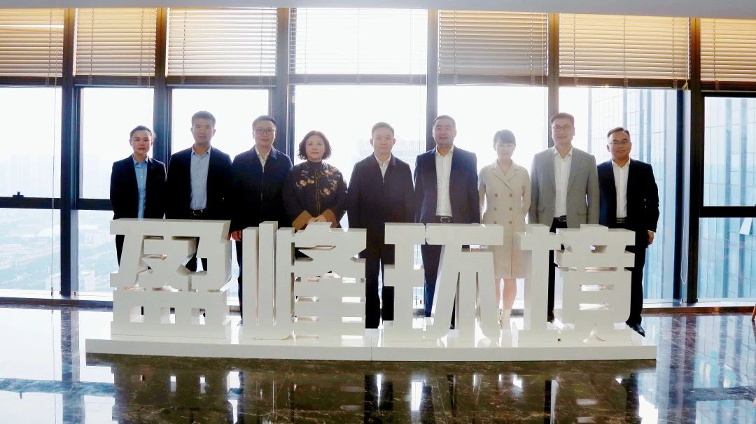 湖南湘江新区管理委员会领导一行莅临YABO鸭脖环境考察调研